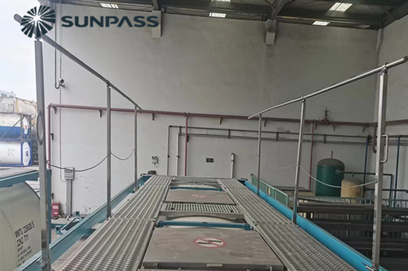 Collapsible Handrail for ISO Tank